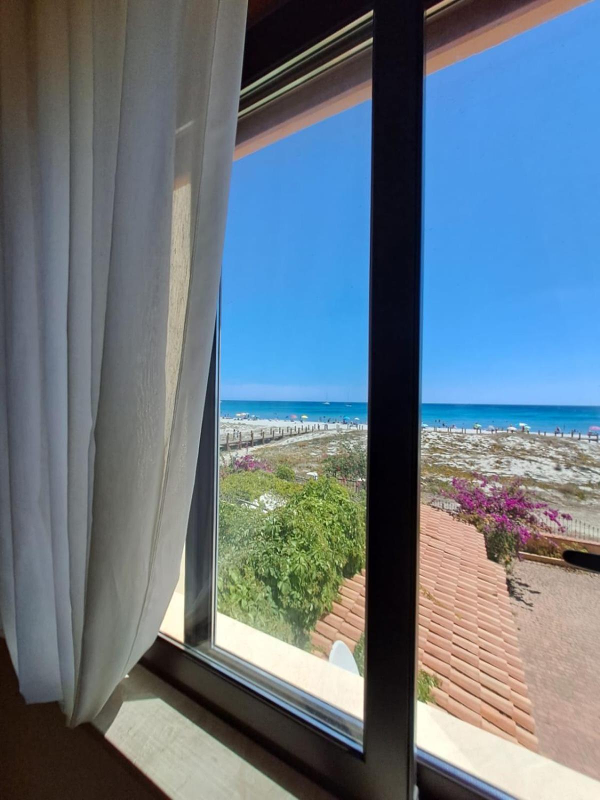 Sulla Spiaggia Ла-Калетта Екстер'єр фото